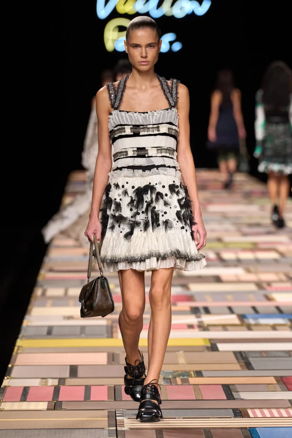00018-louis-vuitton-spring-2025-ready-to-wear-credit-gorunway