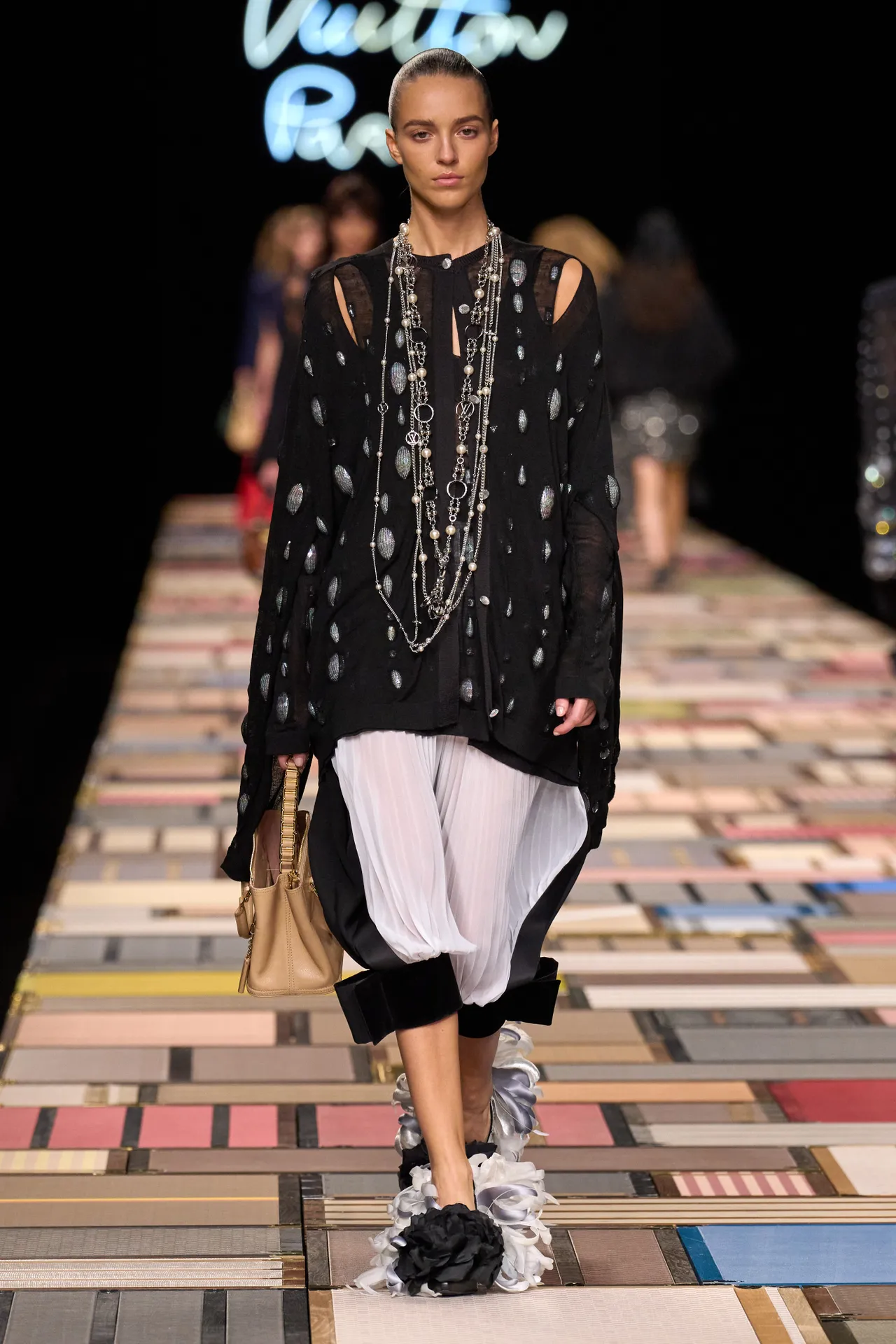 00026-louis-vuitton-spring-2025-ready-to-wear-credit-gorunway