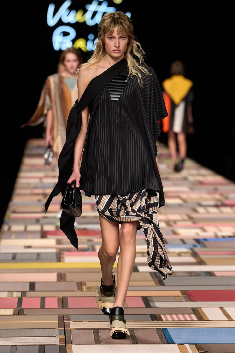 00039-louis-vuitton-spring-2025-ready-to-wear-credit-gorunway