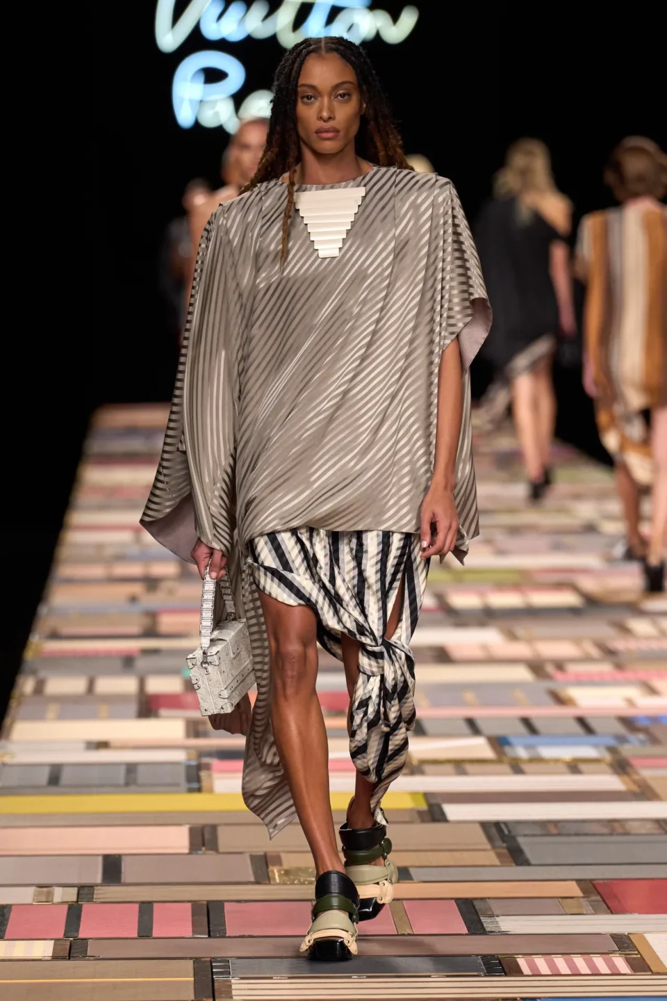 00042-louis-vuitton-spring-2025-ready-to-wear-credit-gorunway