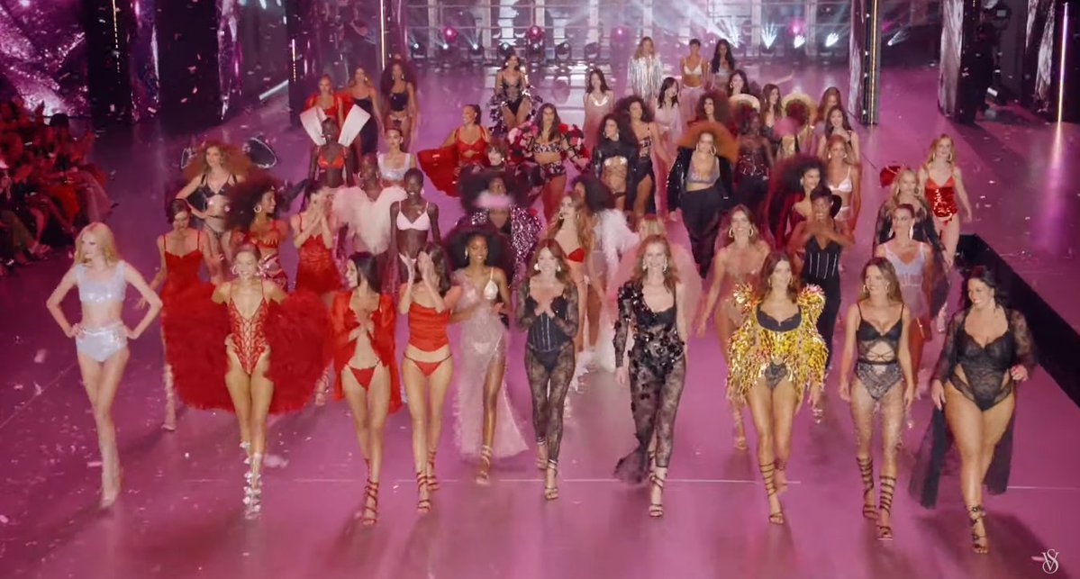 O desfile da Victoria’s Secrets de 2024 até tentou, mas agradrou?