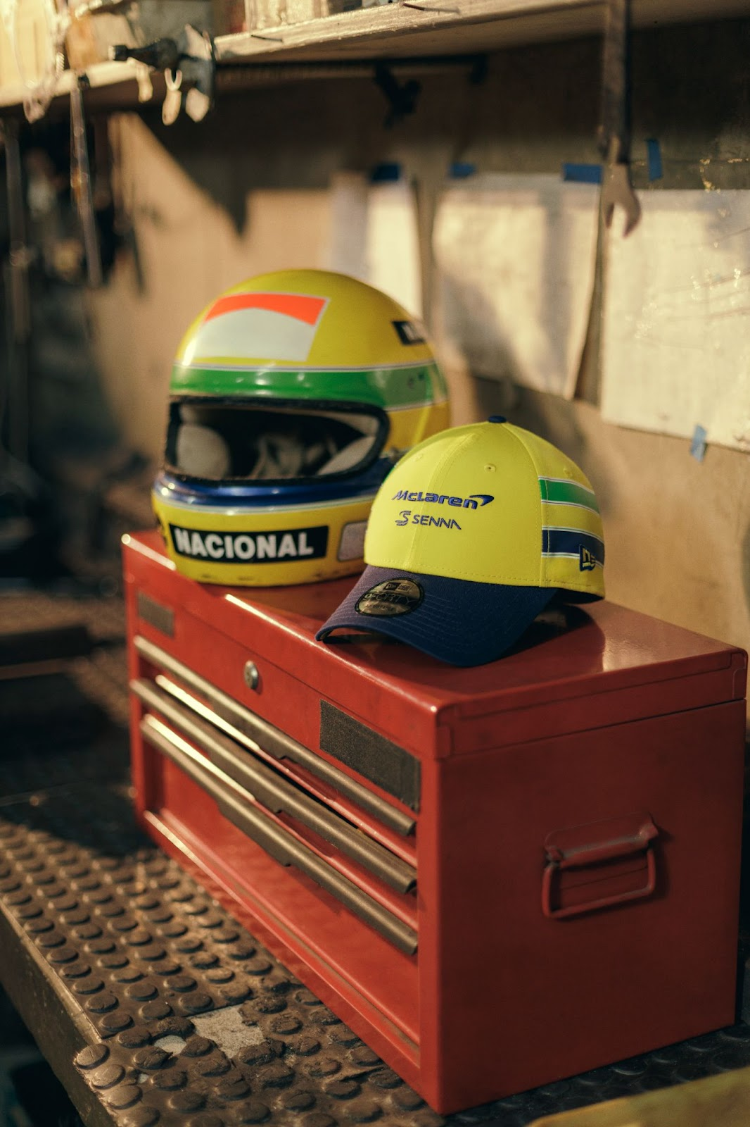 Das pistas de corrida para as vitrines: a moda anda obcecada pelo automobilismo
Marcas se destacam na criação de peças que celebram a velocidade e o estilo da Fórmula 1 na nova temporada.