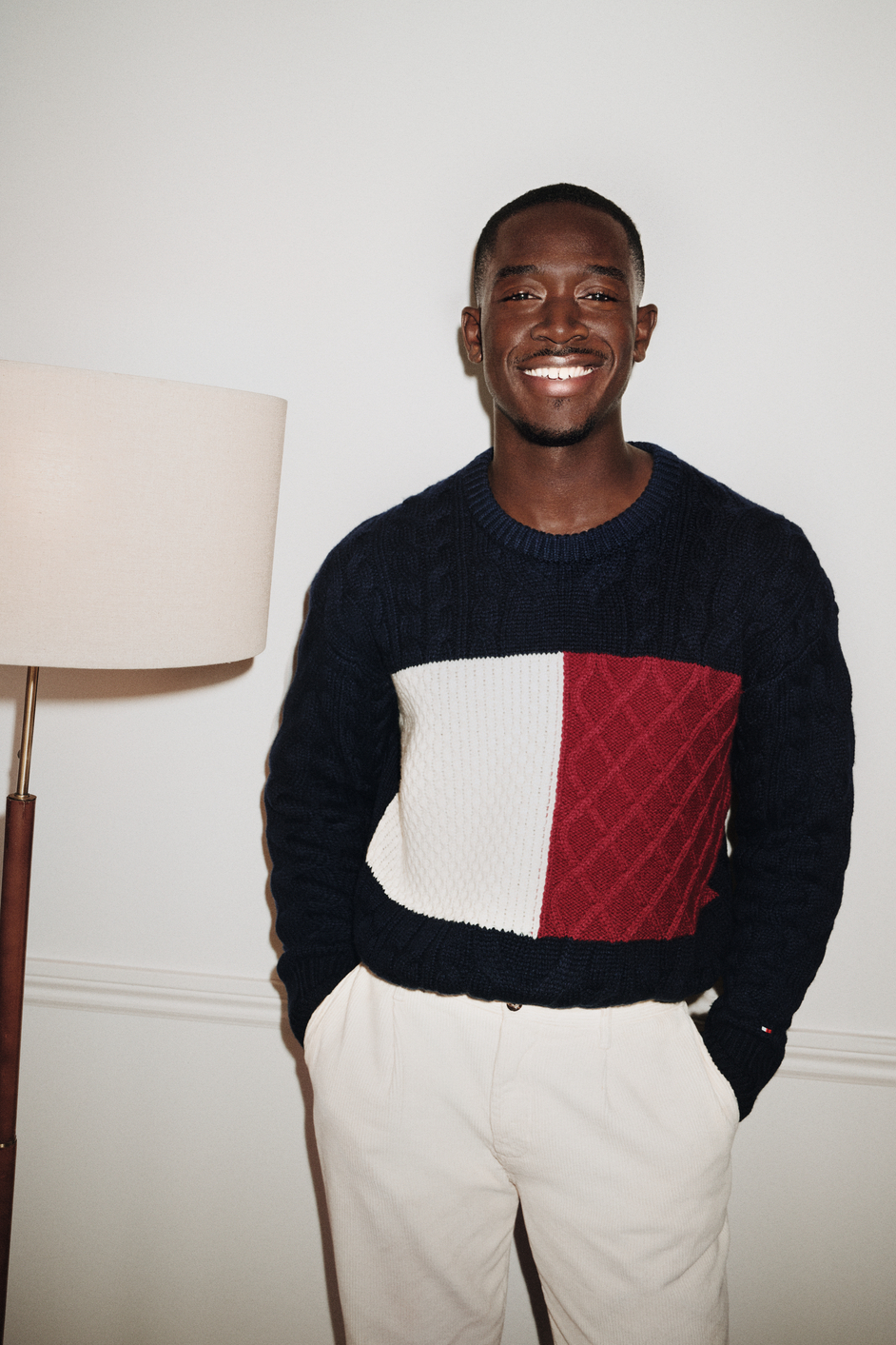Damson Idris explora moda e tradição em nova campanha para a Tommy Hilfiger