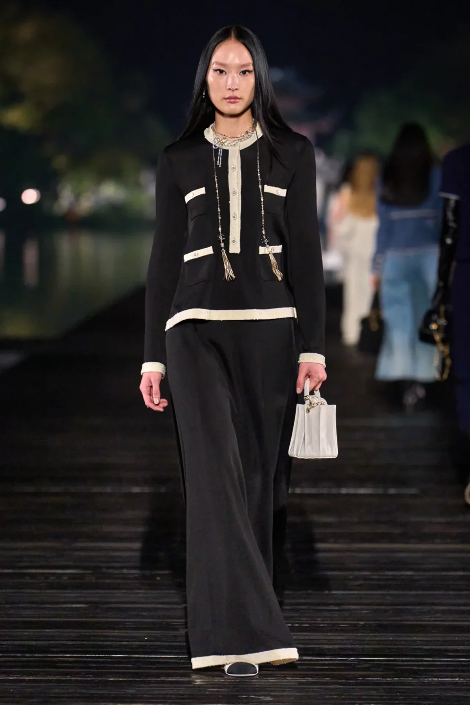 00050-chanel-pre-fall-2025-credit-gorunway