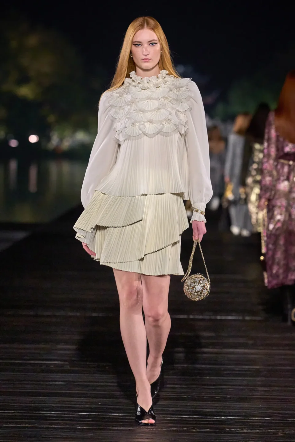 00054-chanel-pre-fall-2025-credit-gorunway