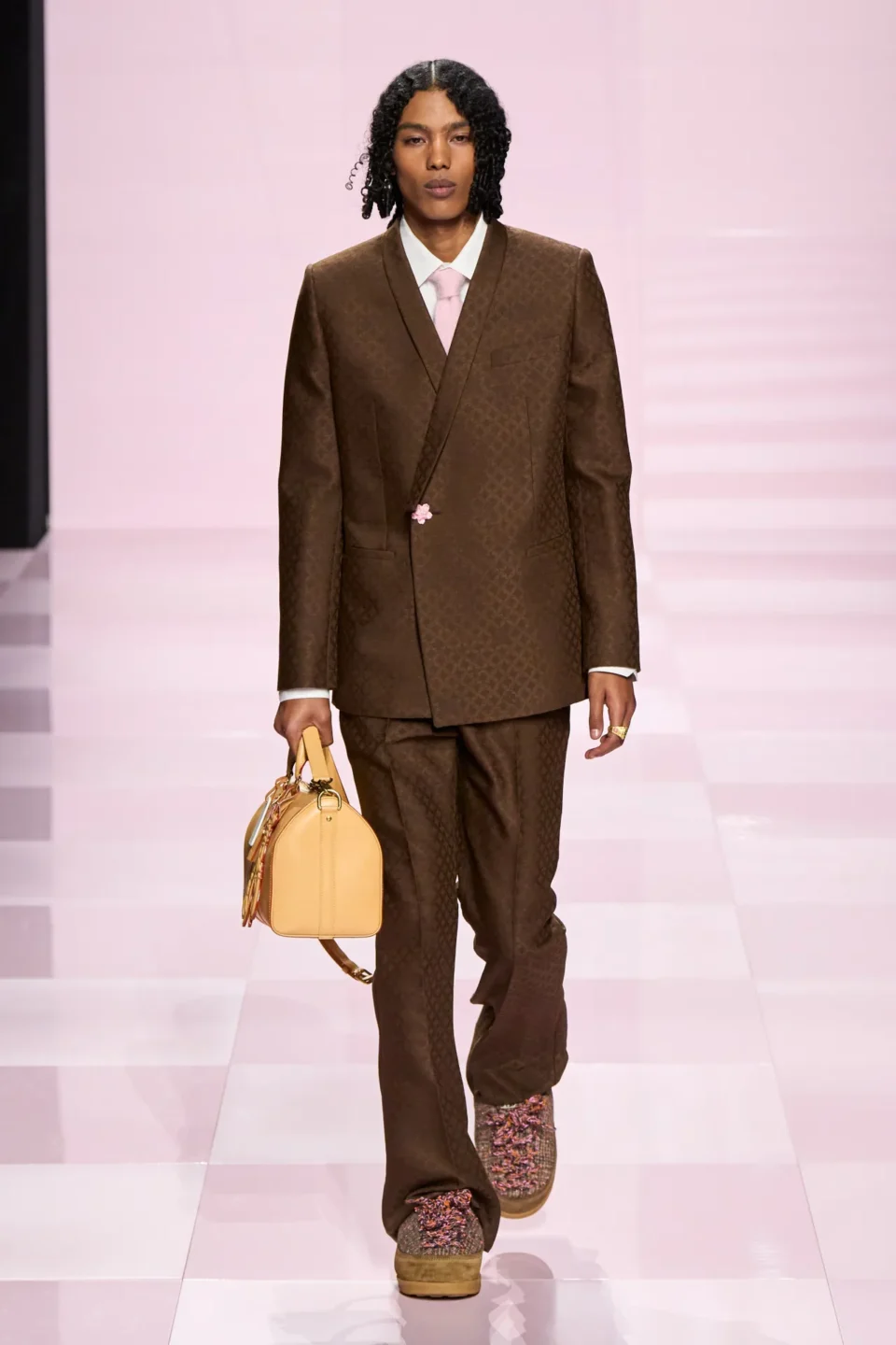 00003-louis-vuitton-fall-2025-menswear-credit-gorunway