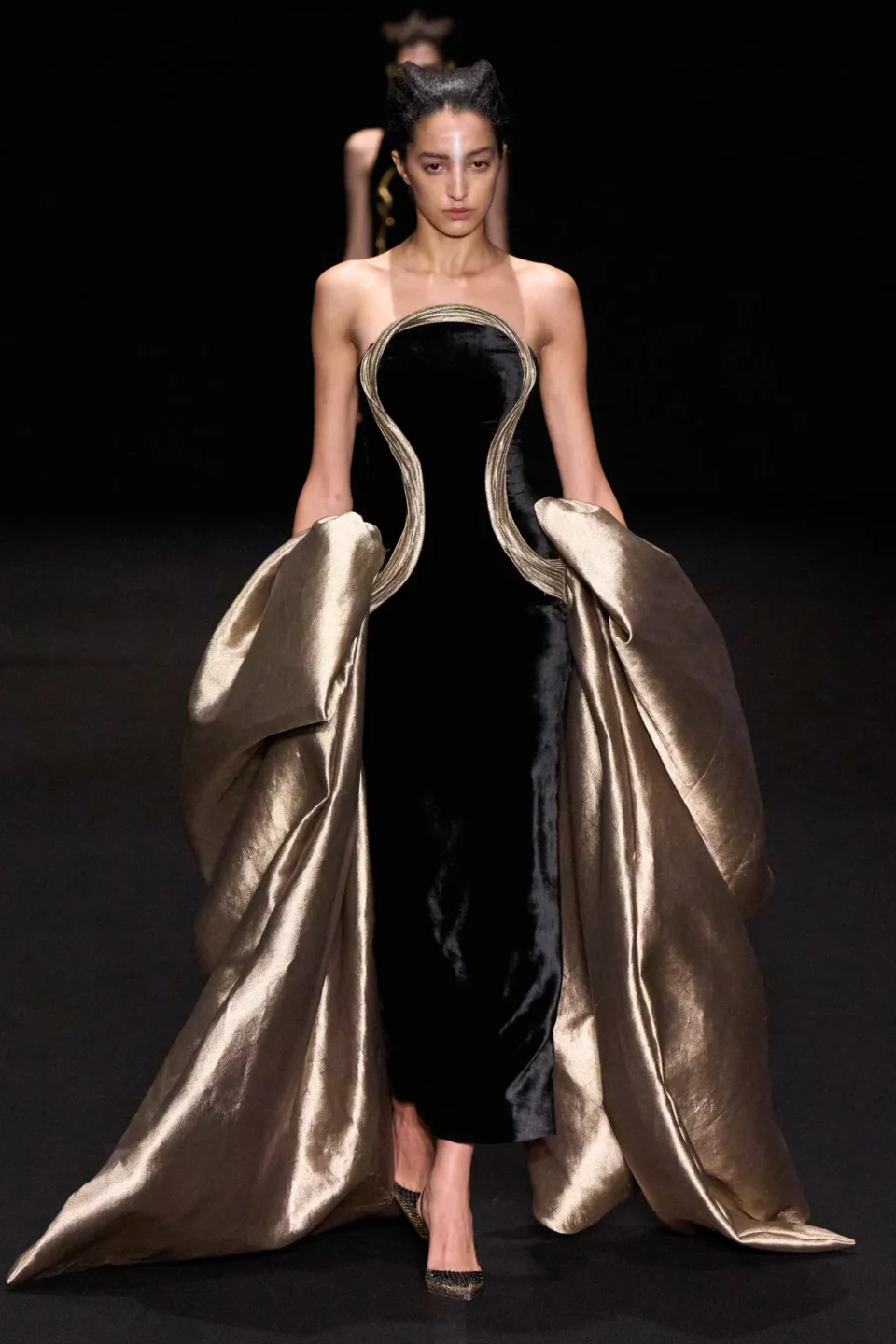 00005-gaurav-gupta-spring-2025-couture-credit-gorunway