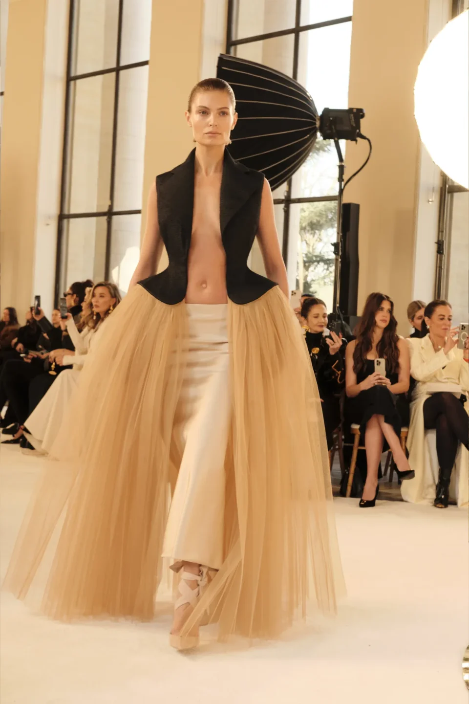 00005-schiaparelli-spring-2025-couture-credit-brand
