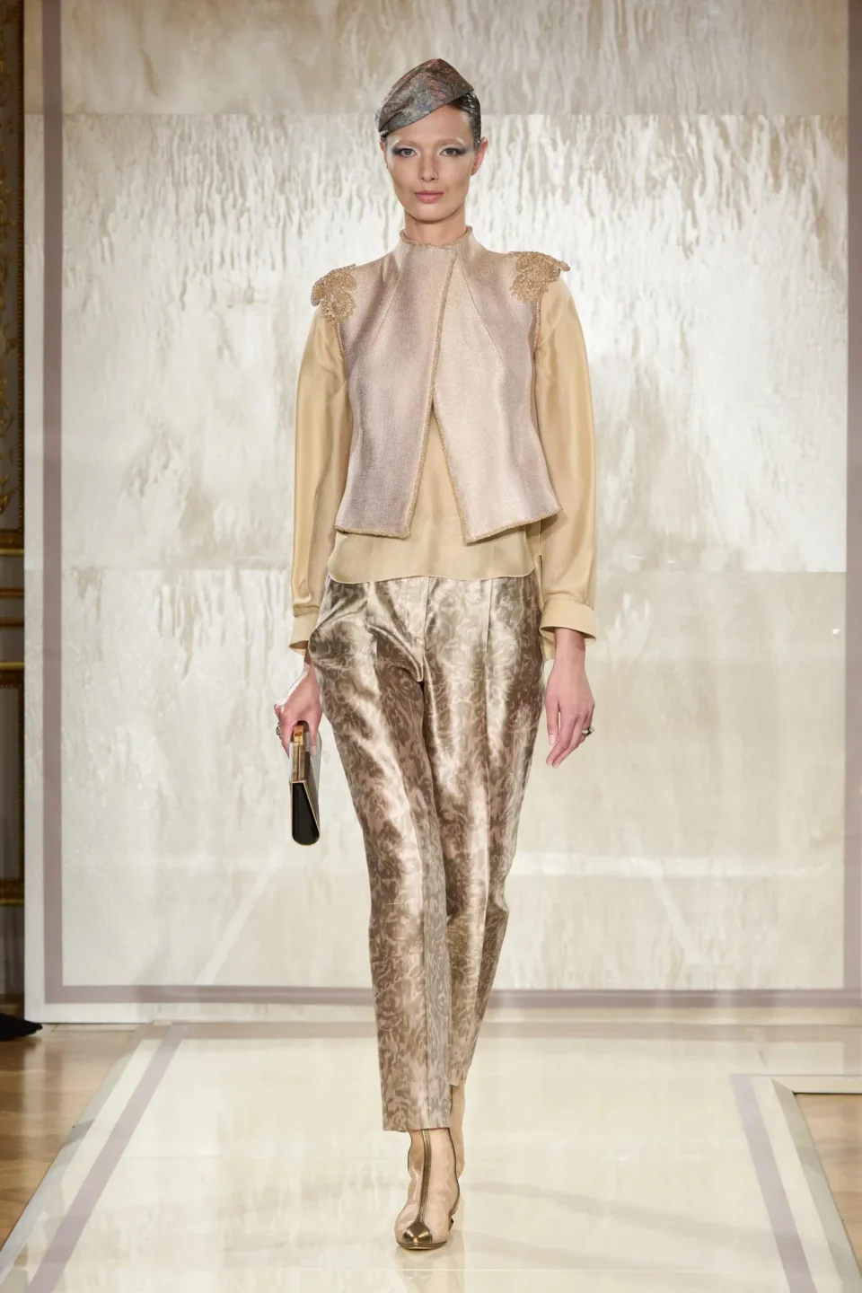 00006-armani-prive-spring-2025-couture-credit-gorunway