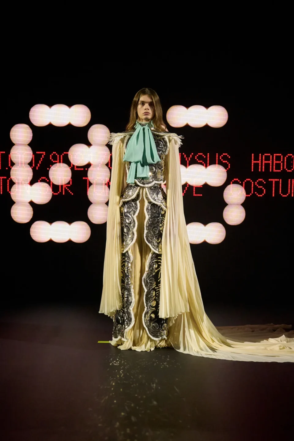 00006-valentino-spring-2025-couture-credit-gorunway