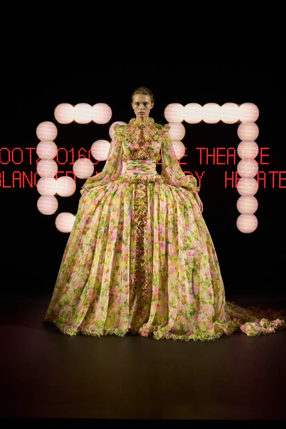 00007-valentino-spring-2025-couture-credit-gorunway