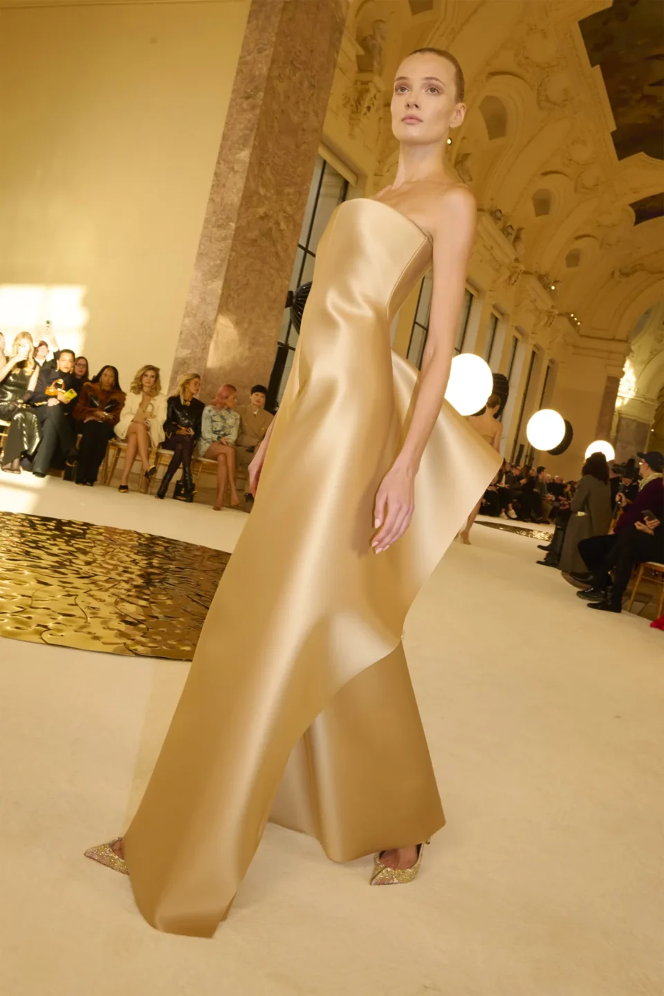 00008-schiaparelli-spring-2025-couture-credit-brand