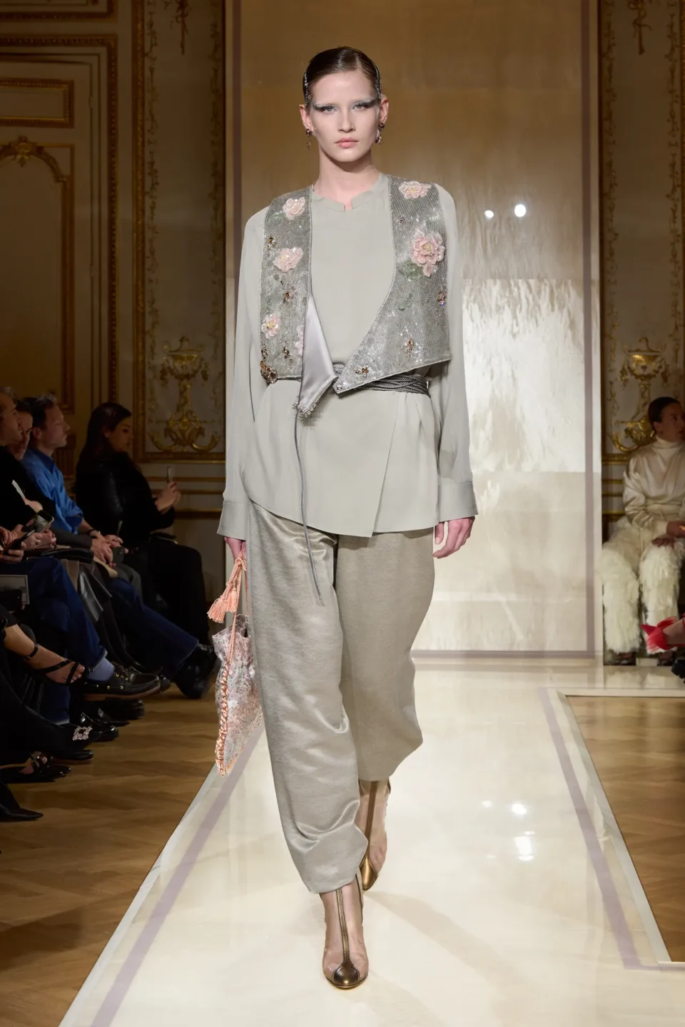 00009-armani-prive-spring-2025-couture-credit-gorunway