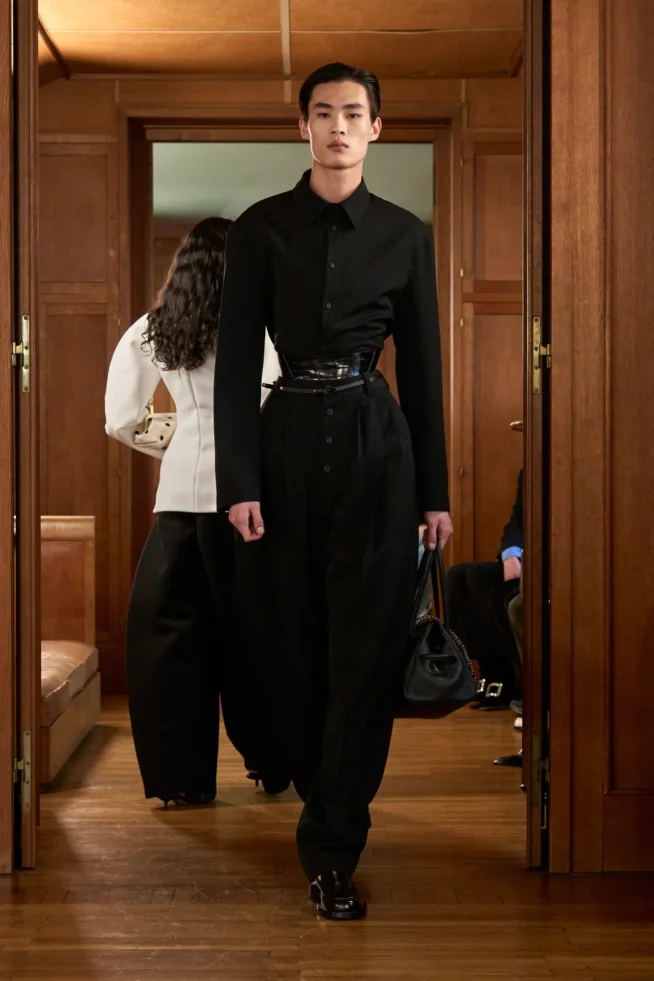00009-jacquemus-spring-2025-ready-to-wear-credit-gorunway