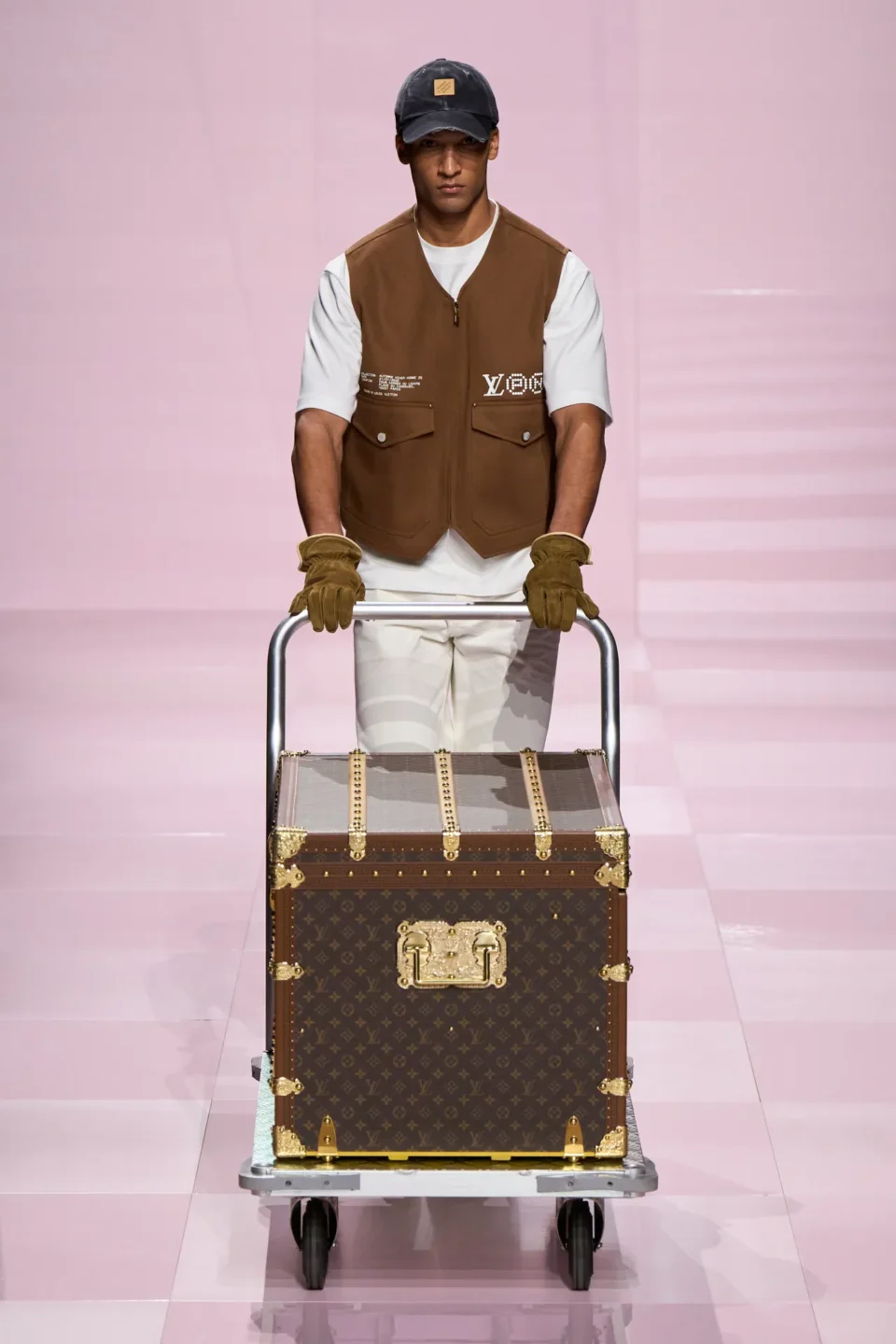 00011-louis-vuitton-fall-2025-menswear-credit-gorunway