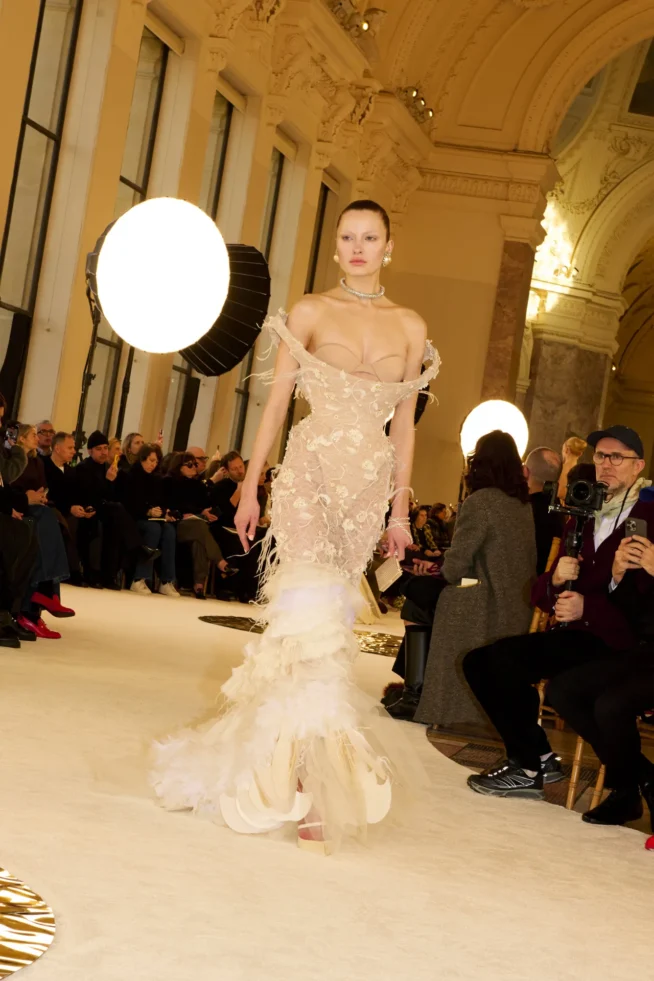 00011-schiaparelli-spring-2025-couture-credit-brand