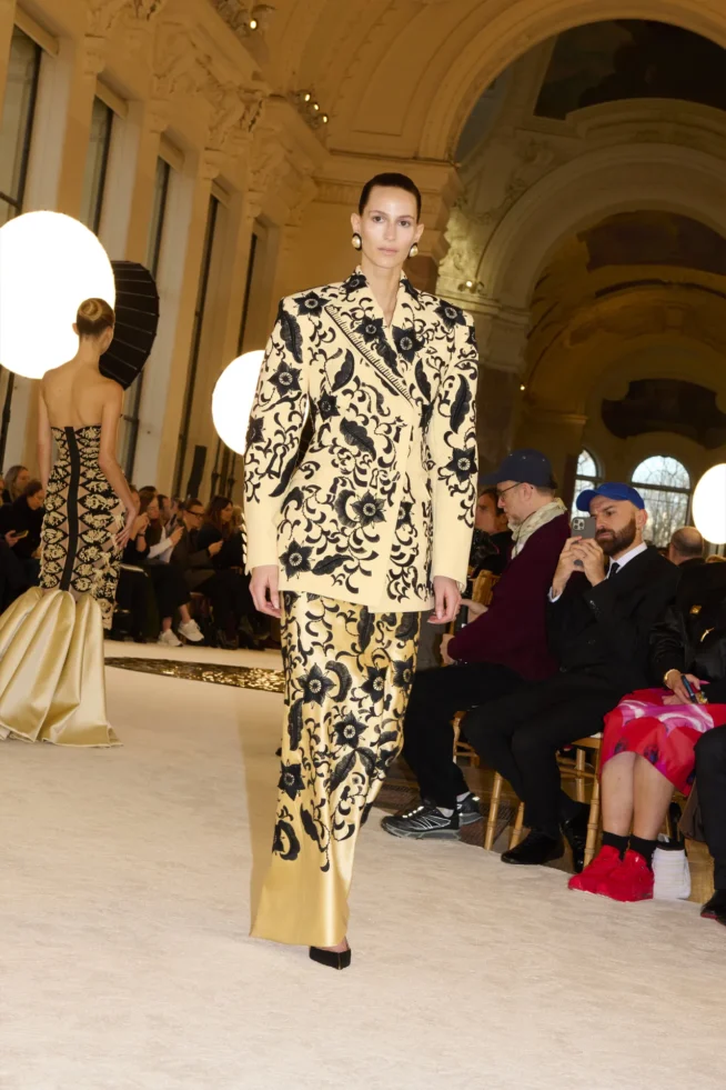 00013-schiaparelli-spring-2025-couture-credit-brand