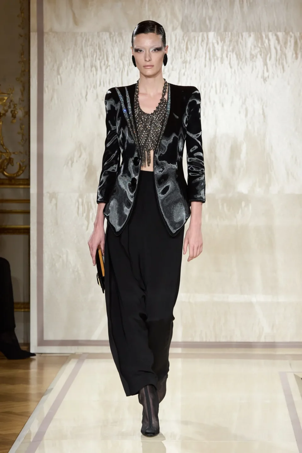 00014-armani-prive-spring-2025-couture-credit-gorunway