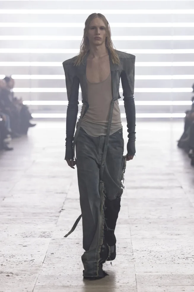 00015-rick-owens-fall-2025-menswear-credit-brand