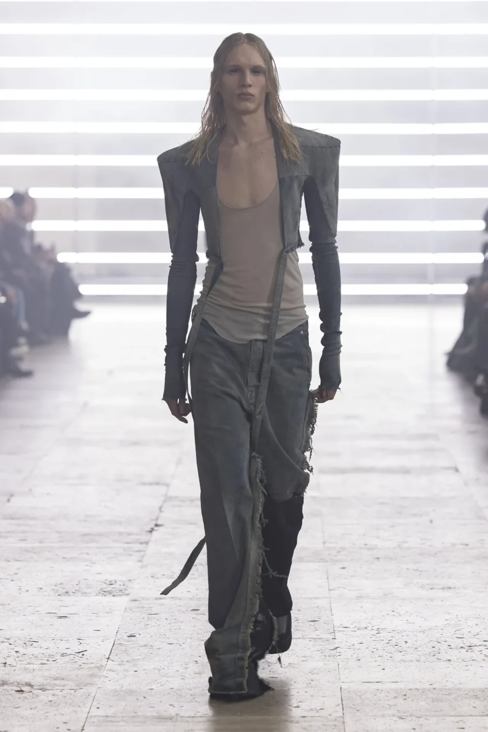 00015-rick-owens-fall-2025-menswear-credit-brand