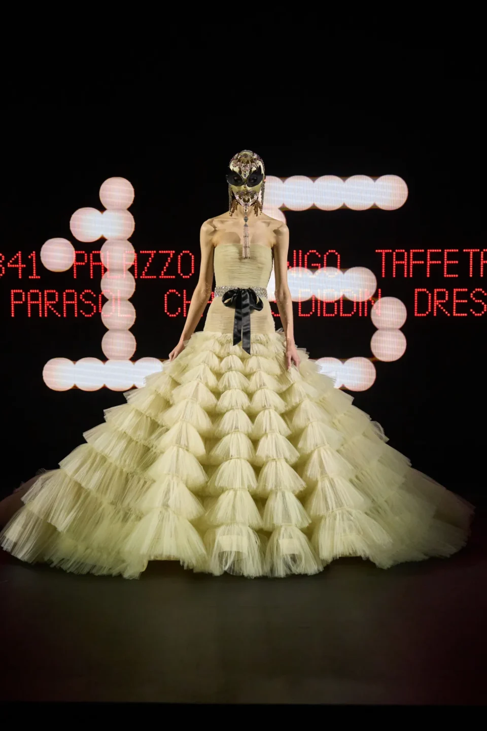 00015-valentino-spring-2025-couture-credit-gorunway