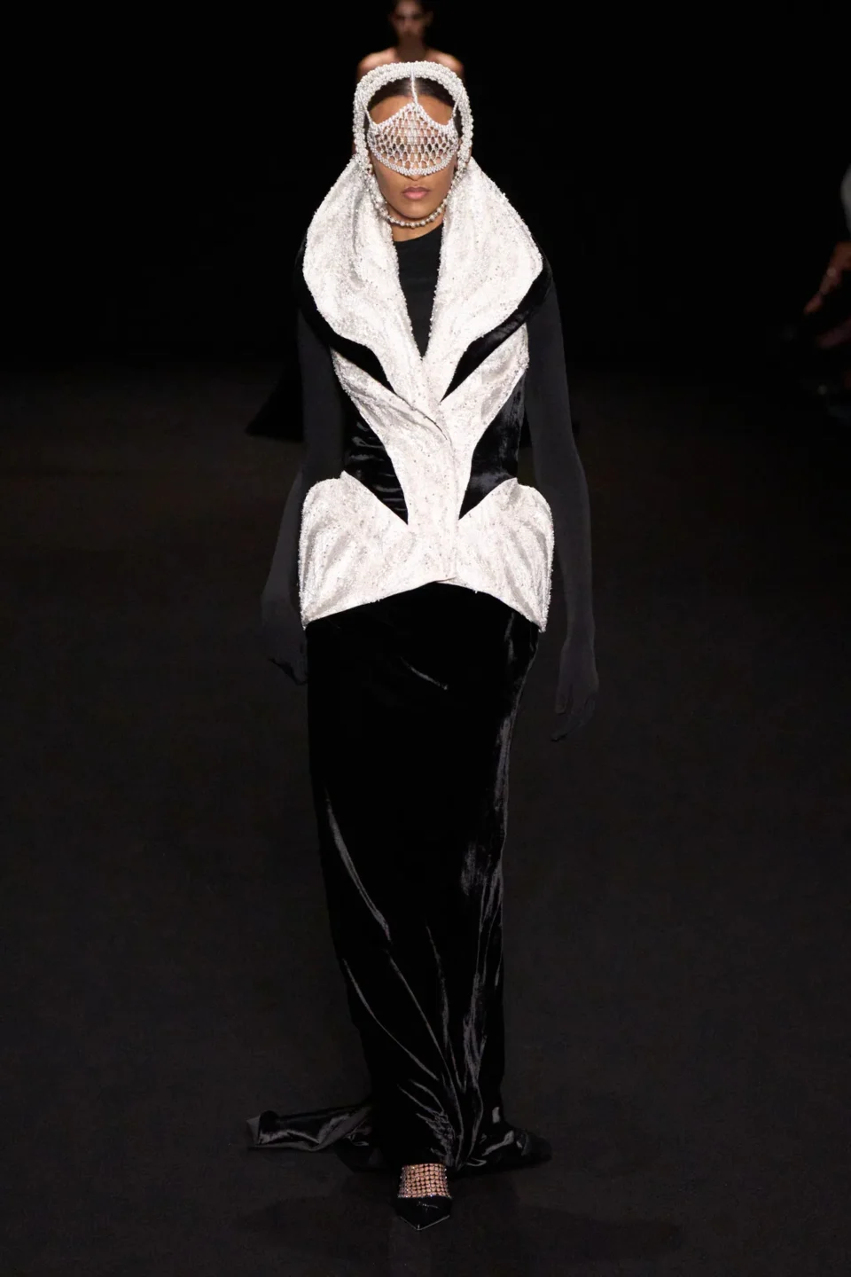 00017-gaurav-gupta-spring-2025-couture-credit-gorunway