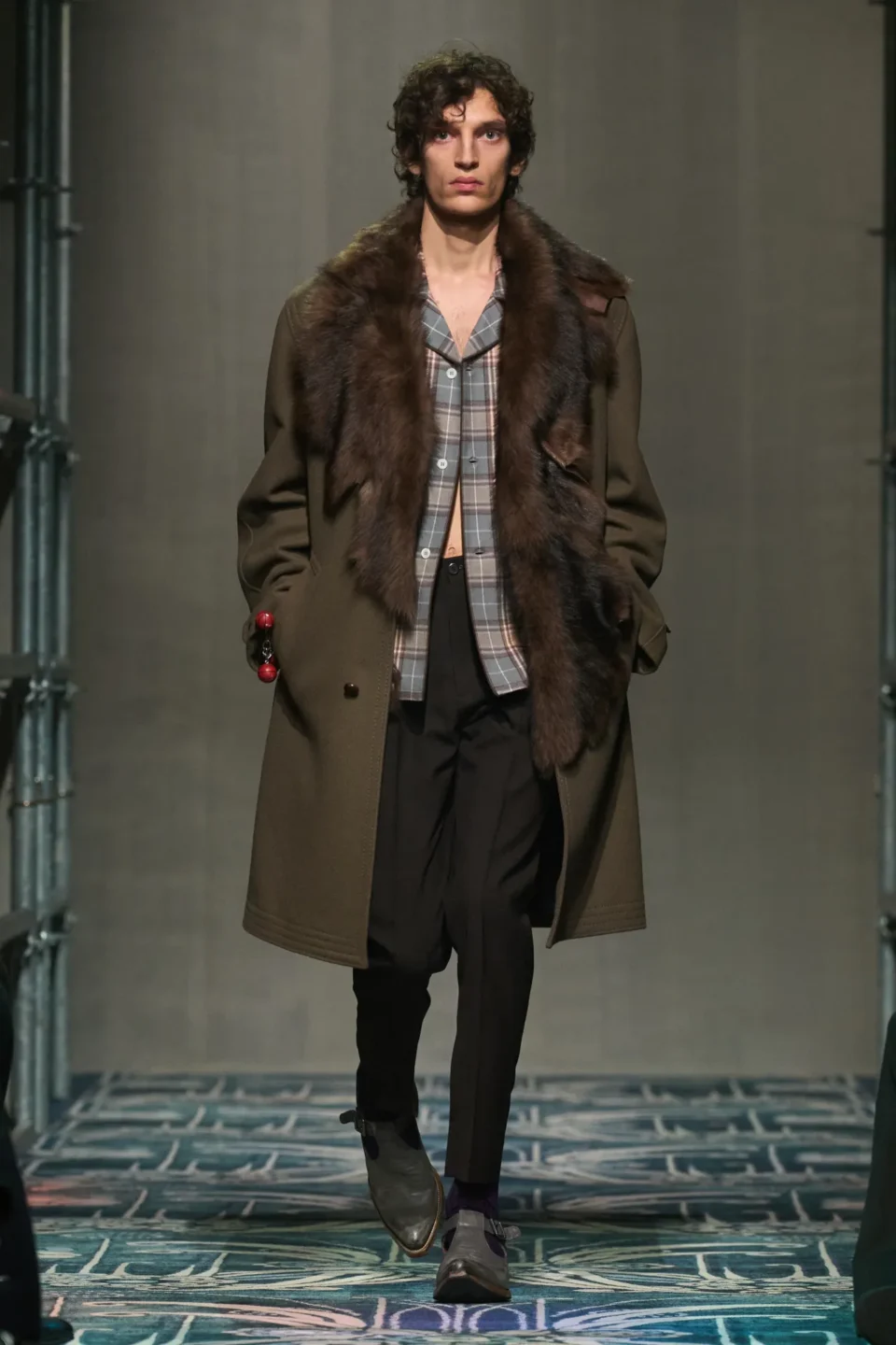 00017-prada-fall-2025-menswear-credit-gorunway