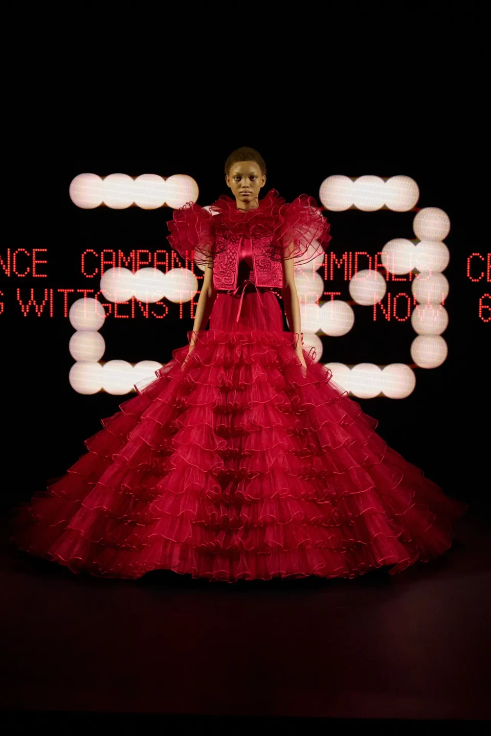00020-valentino-spring-2025-couture-credit-gorunway