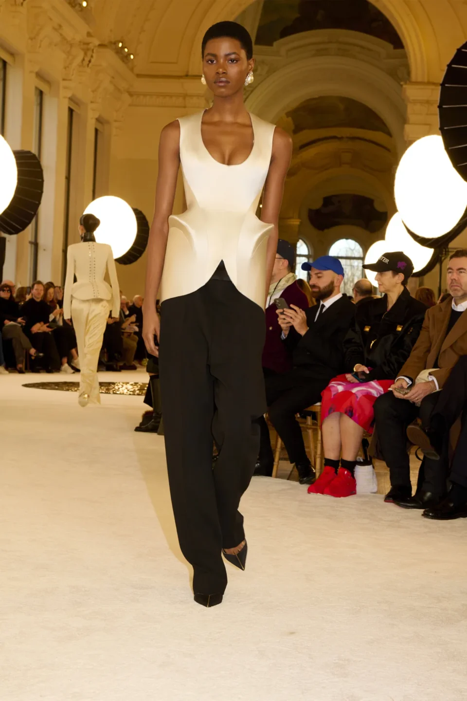 00021-schiaparelli-spring-2025-couture-credit-brand