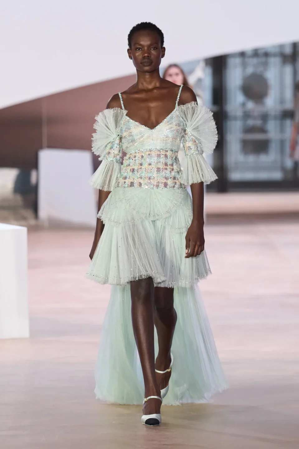 00023-chanel-spring-2025-couture-credit-gorunway