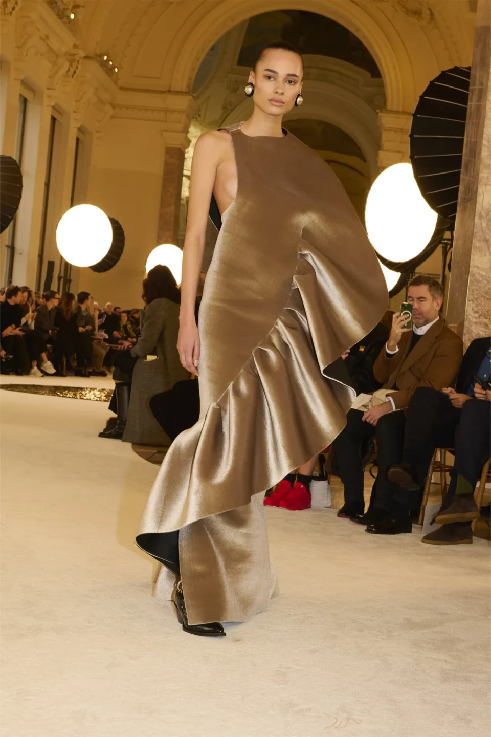 00023-schiaparelli-spring-2025-couture-credit-brand
