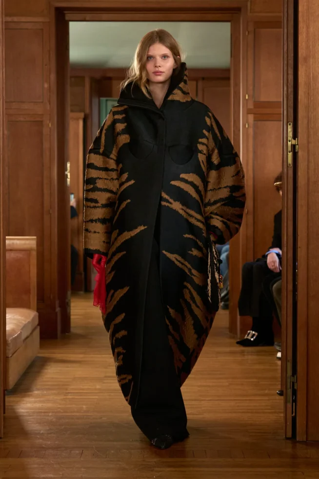 00024-jacquemus-spring-2025-ready-to-wear-credit-gorunway