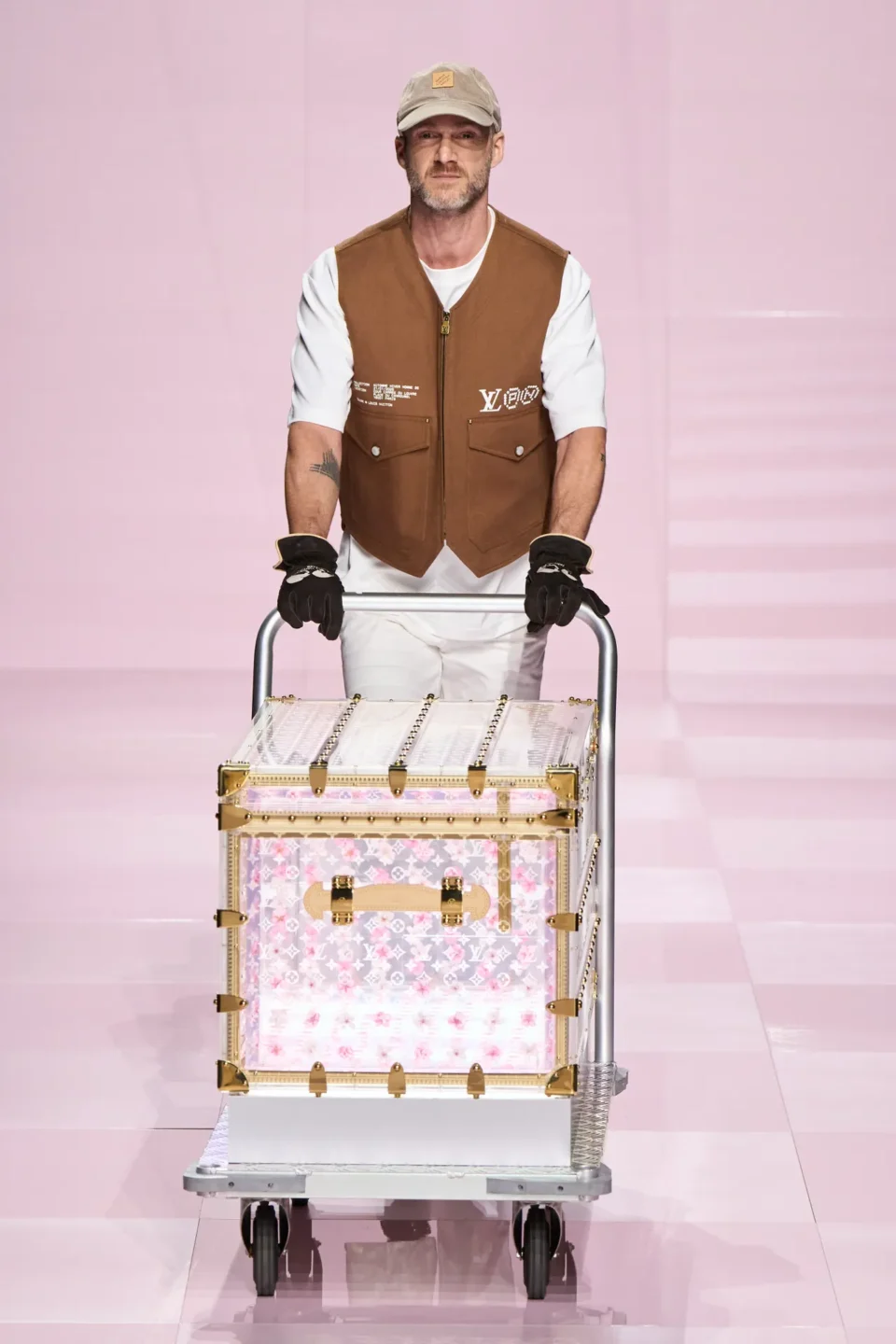 00025-louis-vuitton-fall-2025-menswear-credit-gorunway