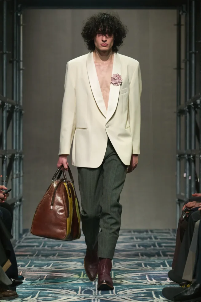 00025-prada-fall-2025-menswear-credit-gorunway