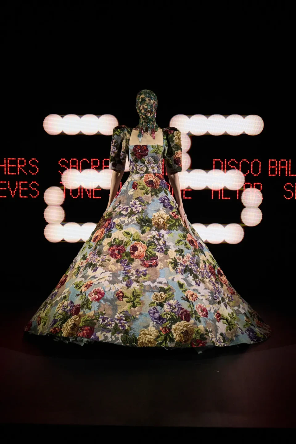 00025-valentino-spring-2025-couture-credit-gorunway