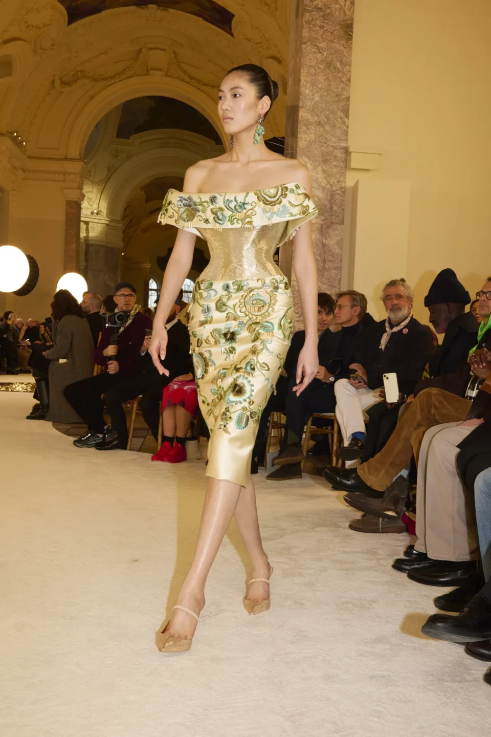 00030-schiaparelli-spring-2025-couture-credit-brand