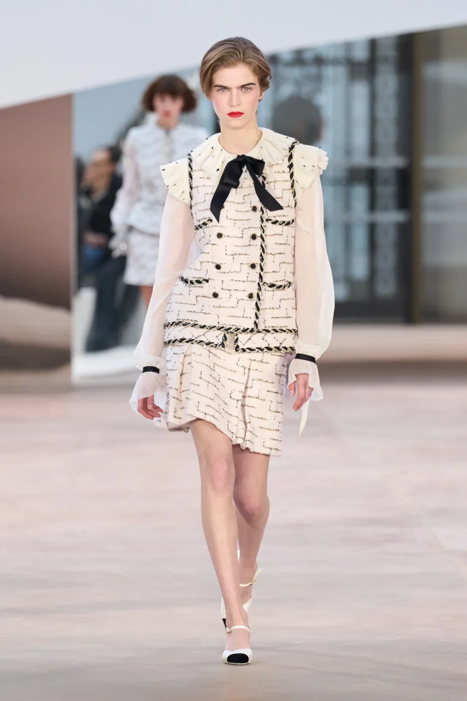 00033-chanel-spring-2025-couture-credit-gorunway