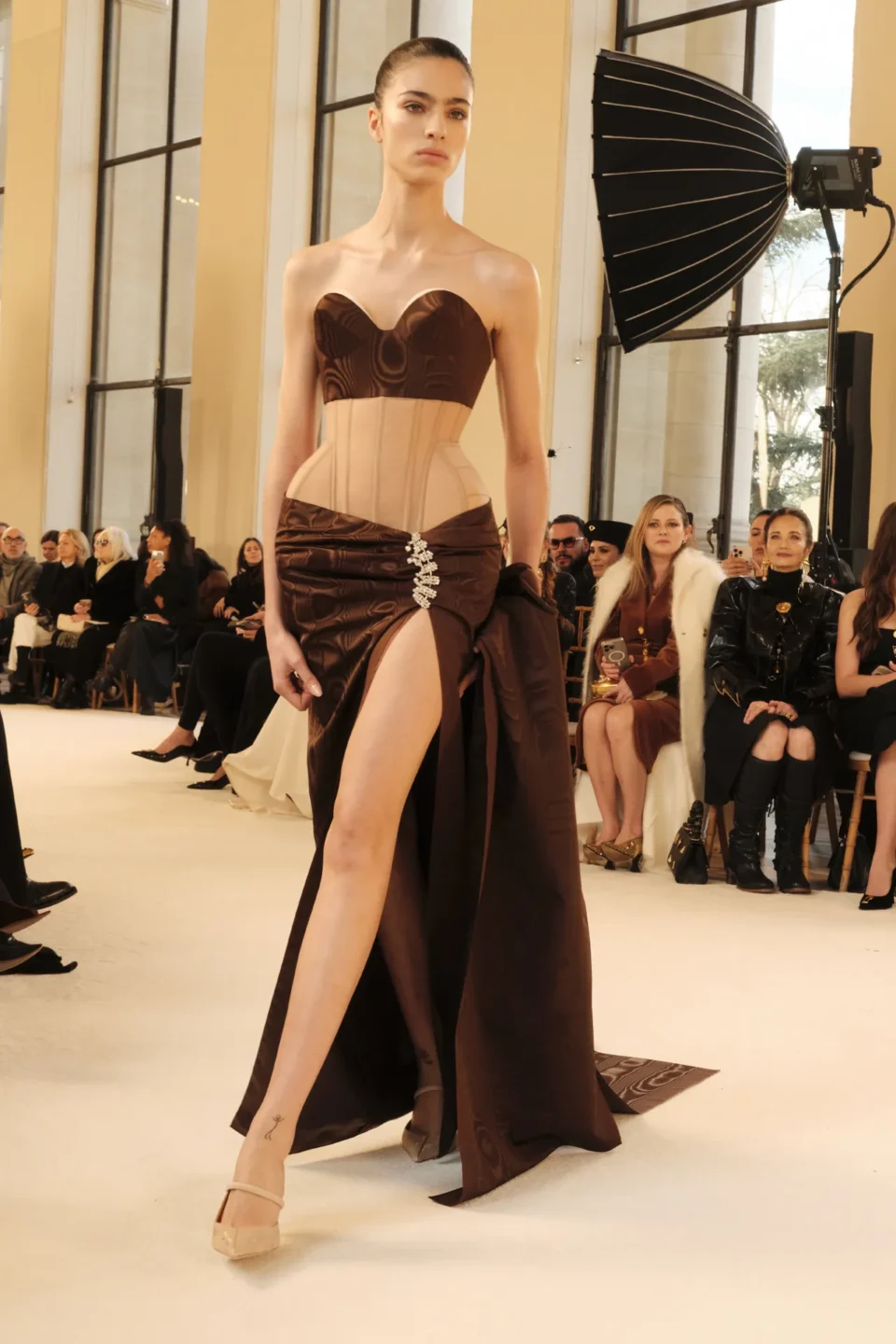 00033-schiaparelli-spring-2025-couture-credit-brand