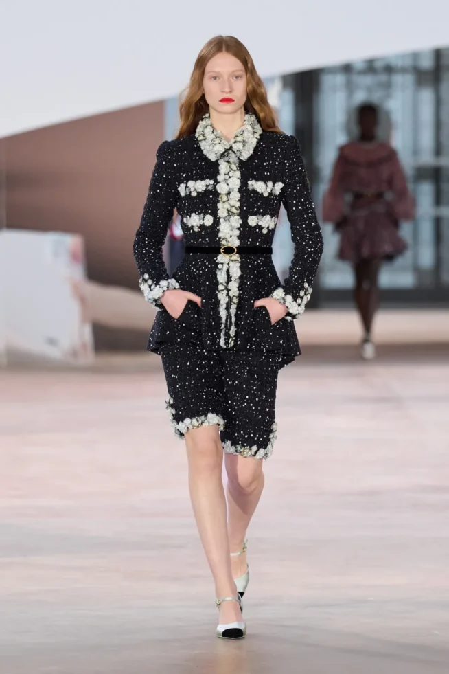 00035-chanel-spring-2025-couture-credit-gorunway