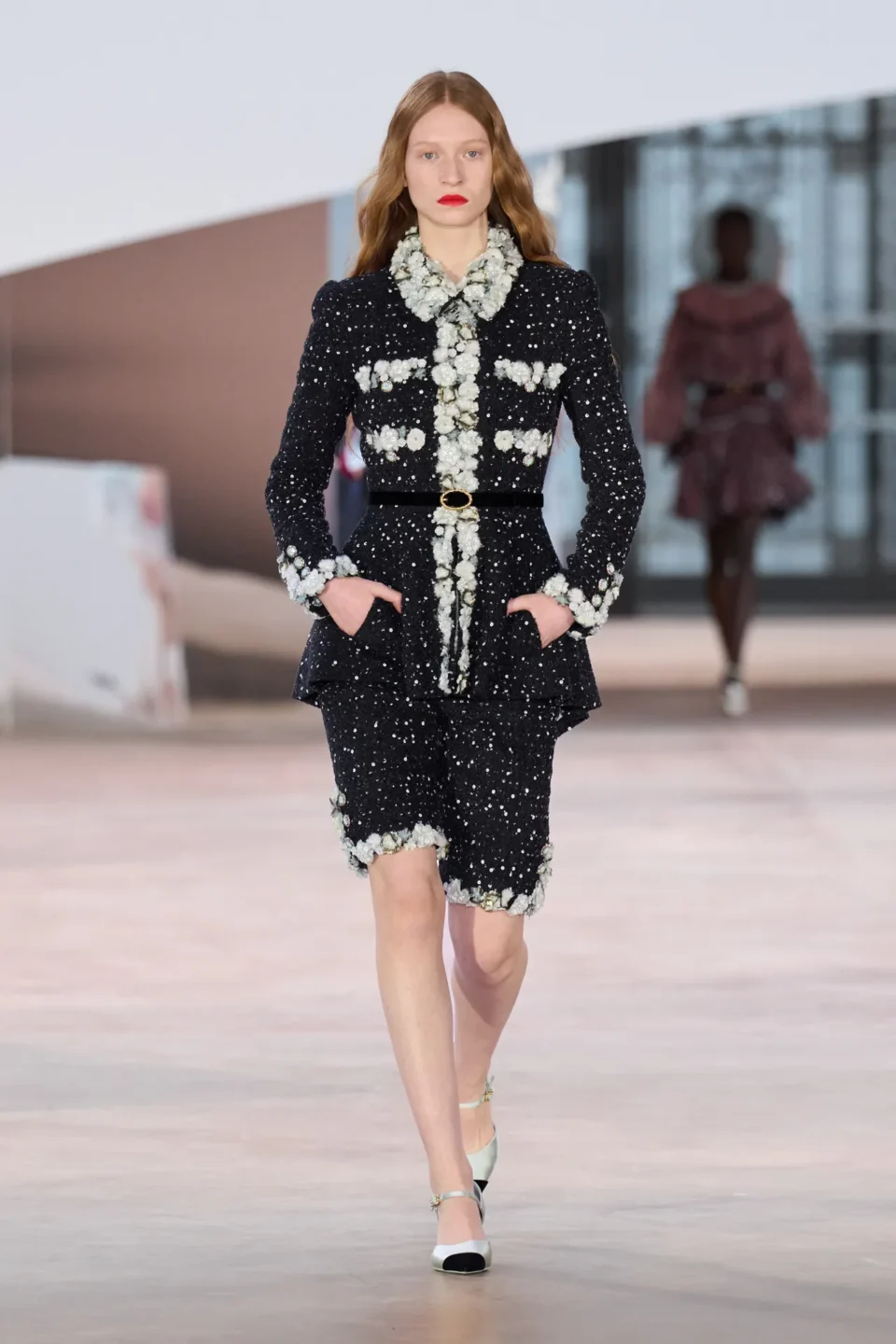 00035-chanel-spring-2025-couture-credit-gorunway