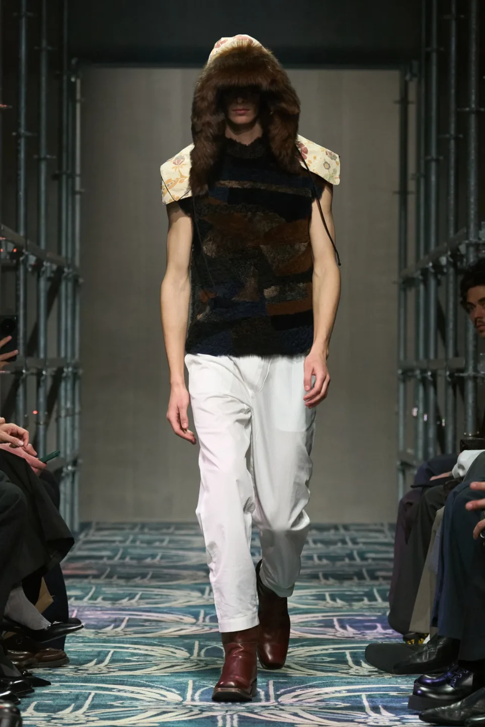 00039-prada-fall-2025-menswear-credit-gorunway