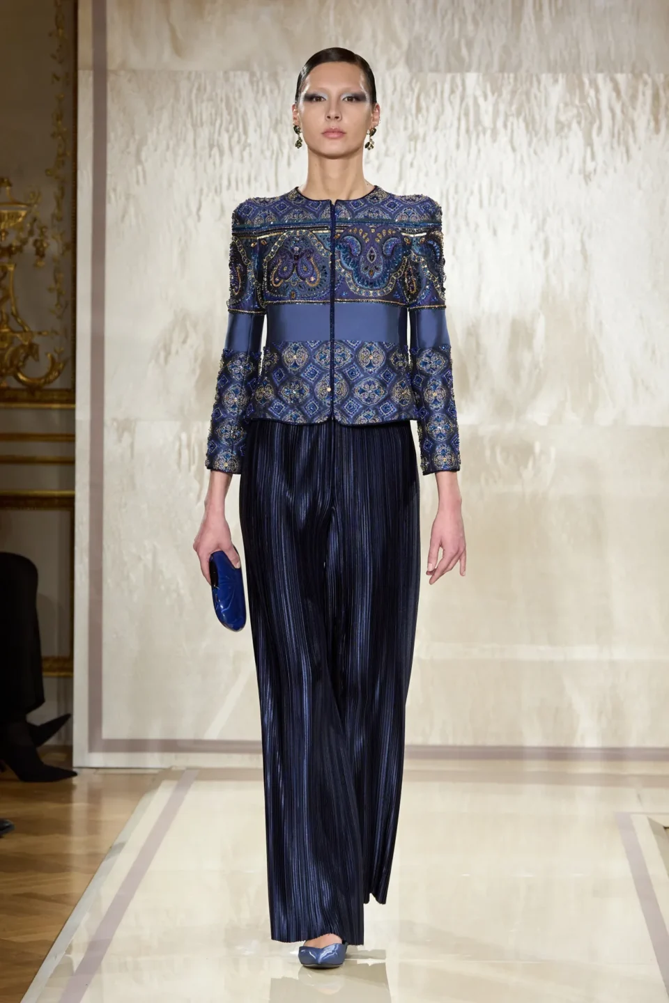 00040-armani-prive-spring-2025-couture-credit-gorunway