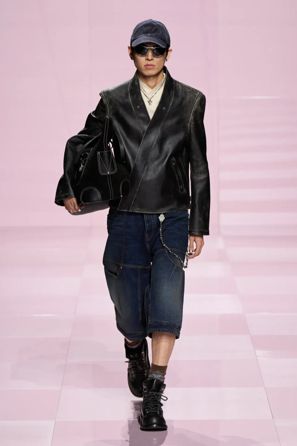 00043-louis-vuitton-fall-2025-menswear-credit-gorunway