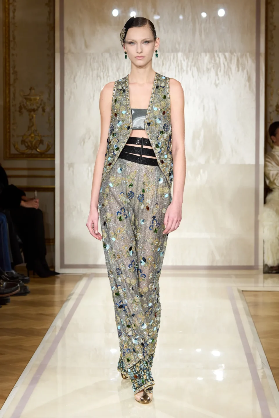 00047-armani-prive-spring-2025-couture-credit-gorunway