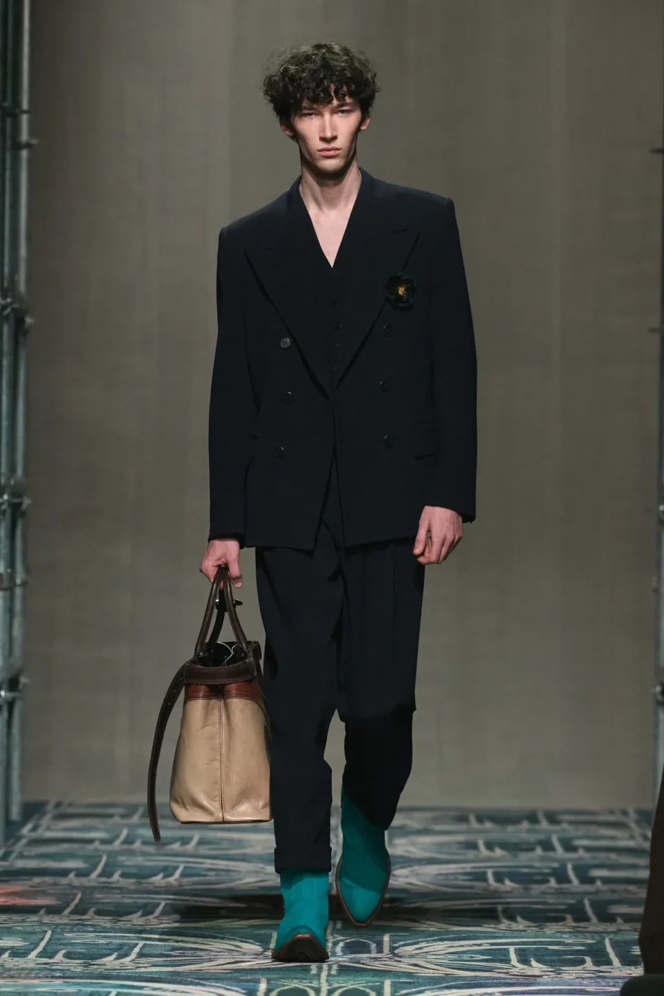 00052-prada-fall-2025-menswear-credit-gorunway