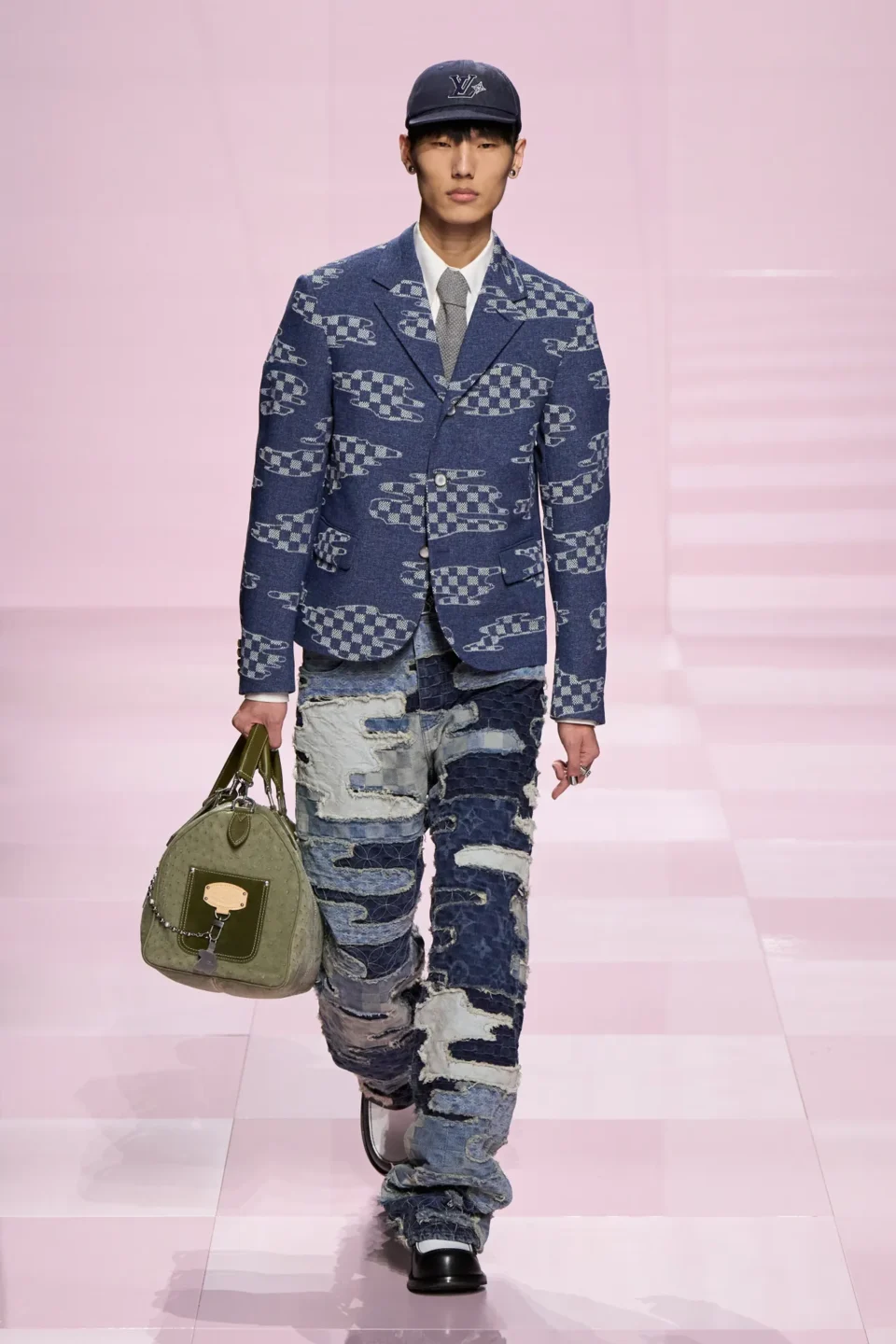 00060-louis-vuitton-fall-2025-menswear-credit-gorunway
