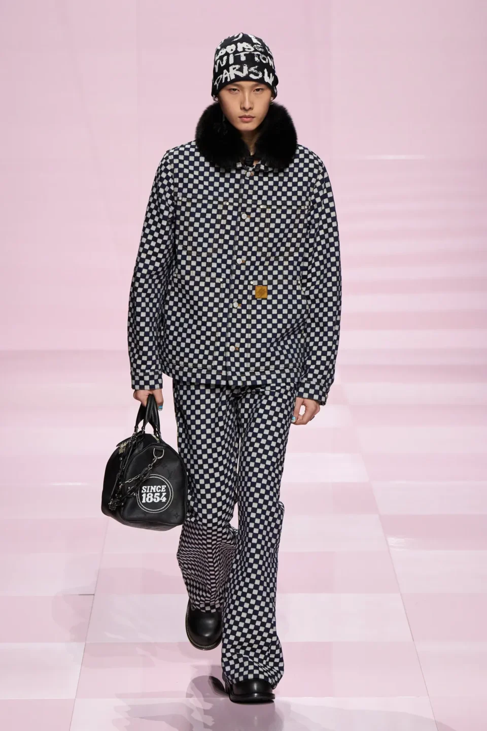 00061-louis-vuitton-fall-2025-menswear-credit-gorunway