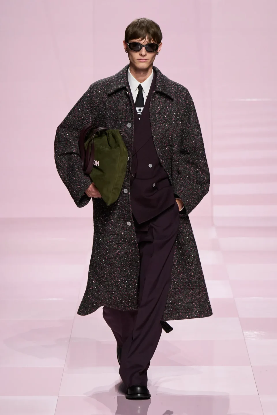 00071-louis-vuitton-fall-2025-menswear-credit-gorunway