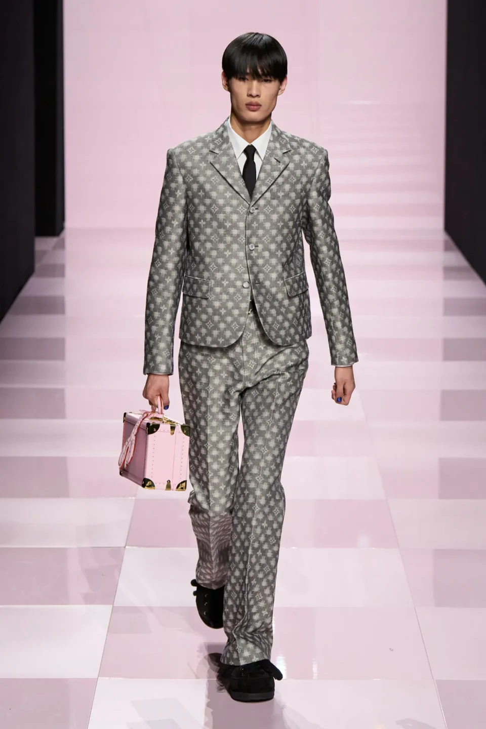 00084-louis-vuitton-fall-2025-menswear-credit-gorunway