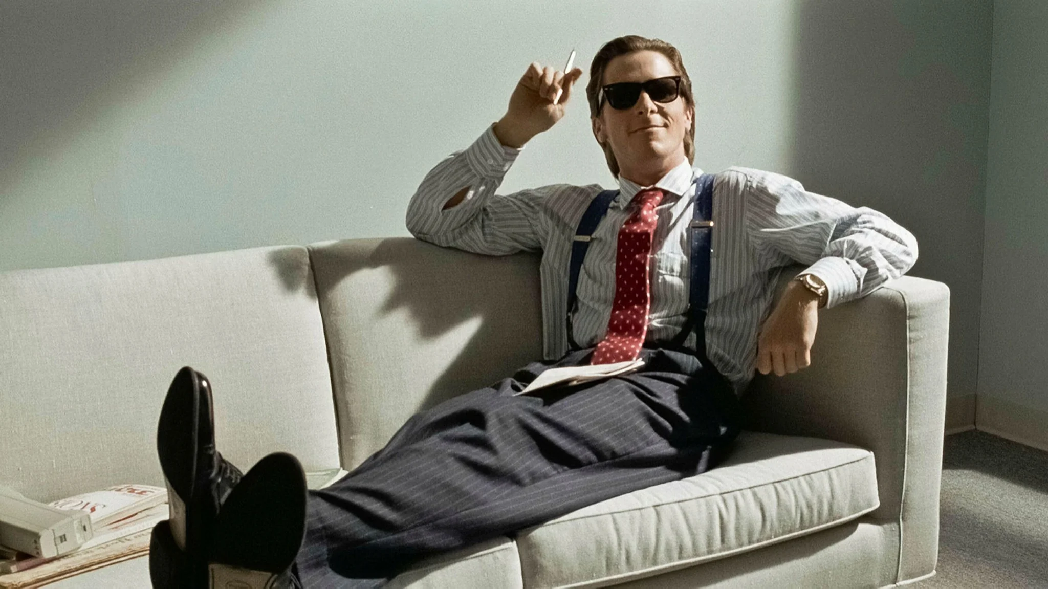 Destrinchando o estilo de Psicopata Americano
Longa clássico dos anos 2000 tem tomado conta das redes sociais por conta dos memes, e claro, pelo icônico estilo de Patrick Bateman. 